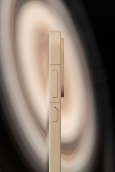 OnePlus 15 показали на фото — в новом «песочном» цвете