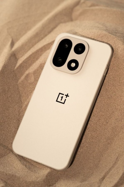 OnePlus 15 показали на фото — в новом «песочном» цвете